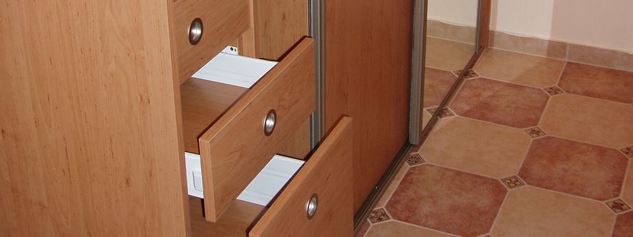 Vestavěné skříně – skříně na míru